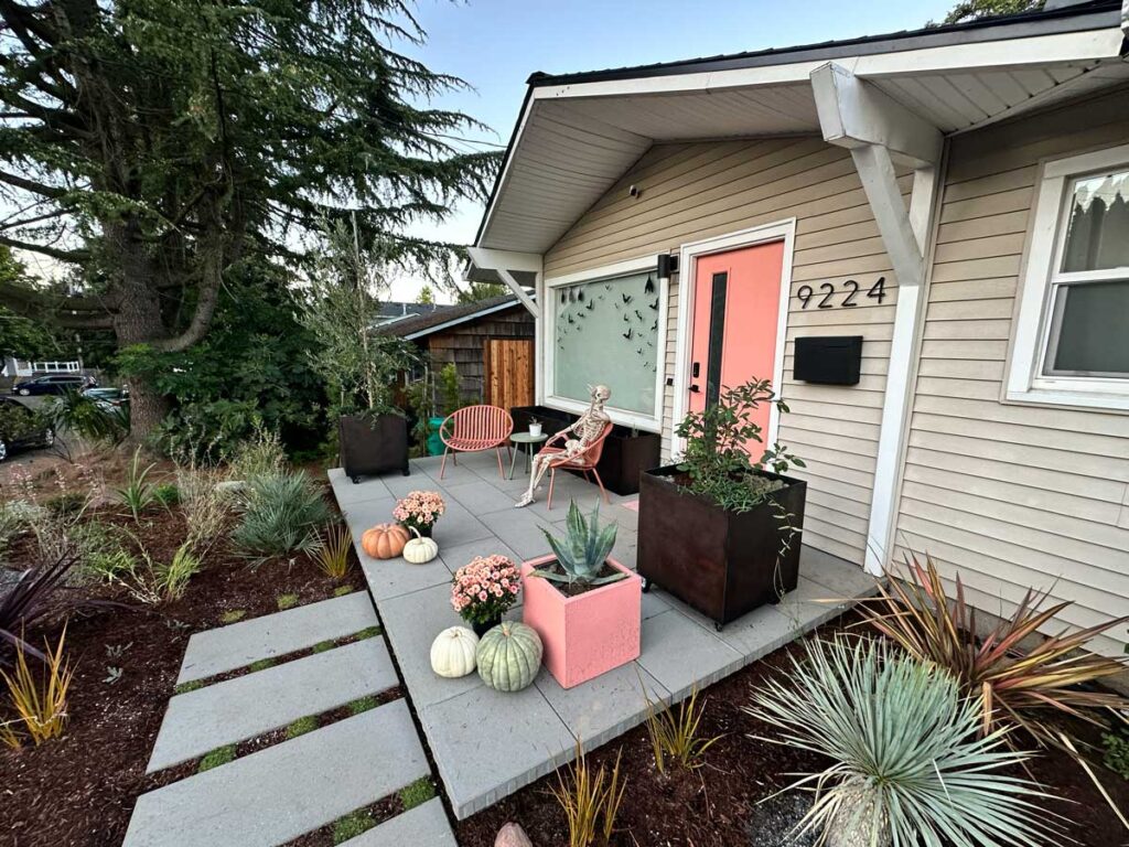 modern landscaping frontyard patio