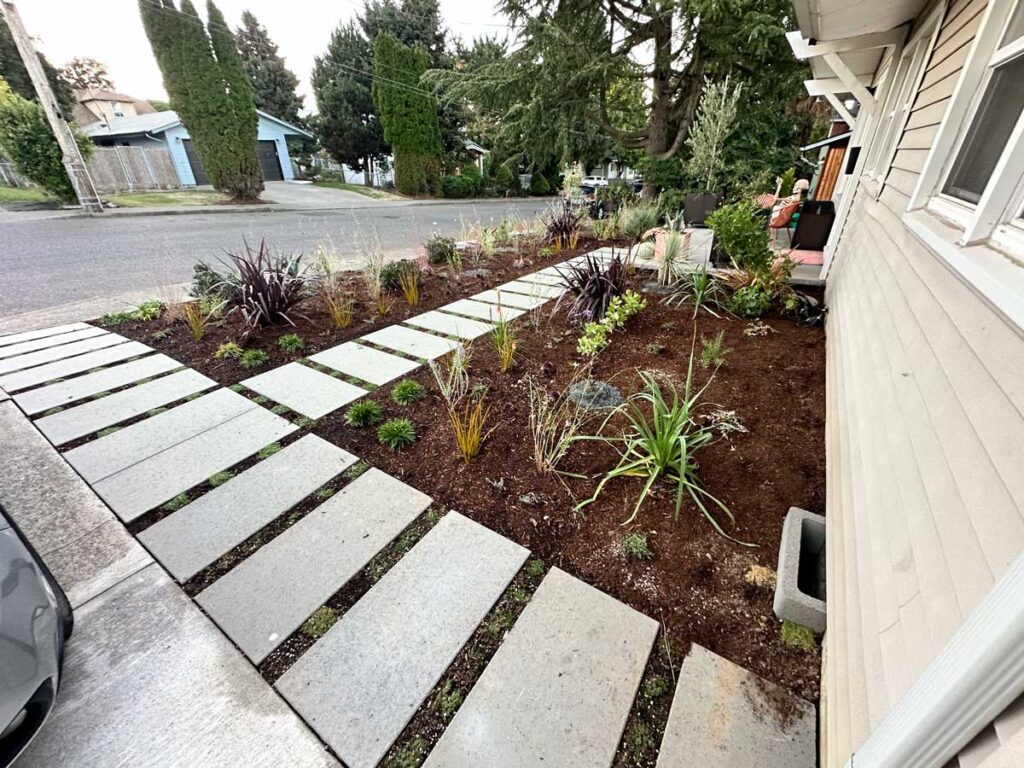 modern landscaping path frontyard